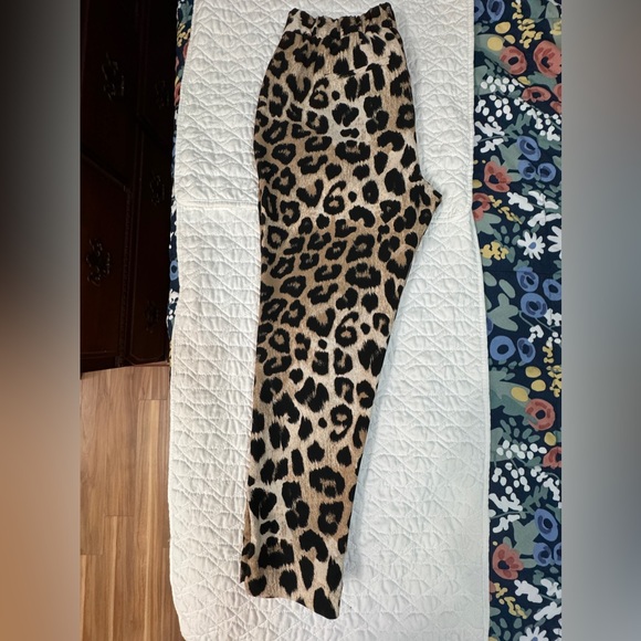 Banana Republic leopard-print loose pants 🐆 - Picture 2 of 10